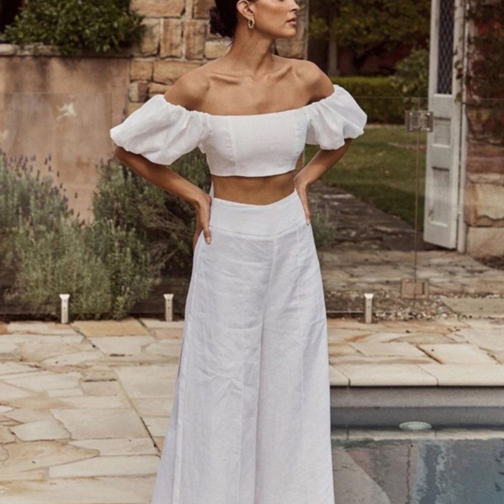 DISSH White Off-Shoulder Puff Sleeve Crop Top